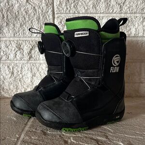 Kids Black and Green Flow Micron Snowboard Boots BOA system - Kids Size 1